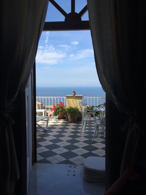 مبيت وإفطار ماسّا لوبْرينسِ Relais Il Pennino المظهر الخارجي الصورة