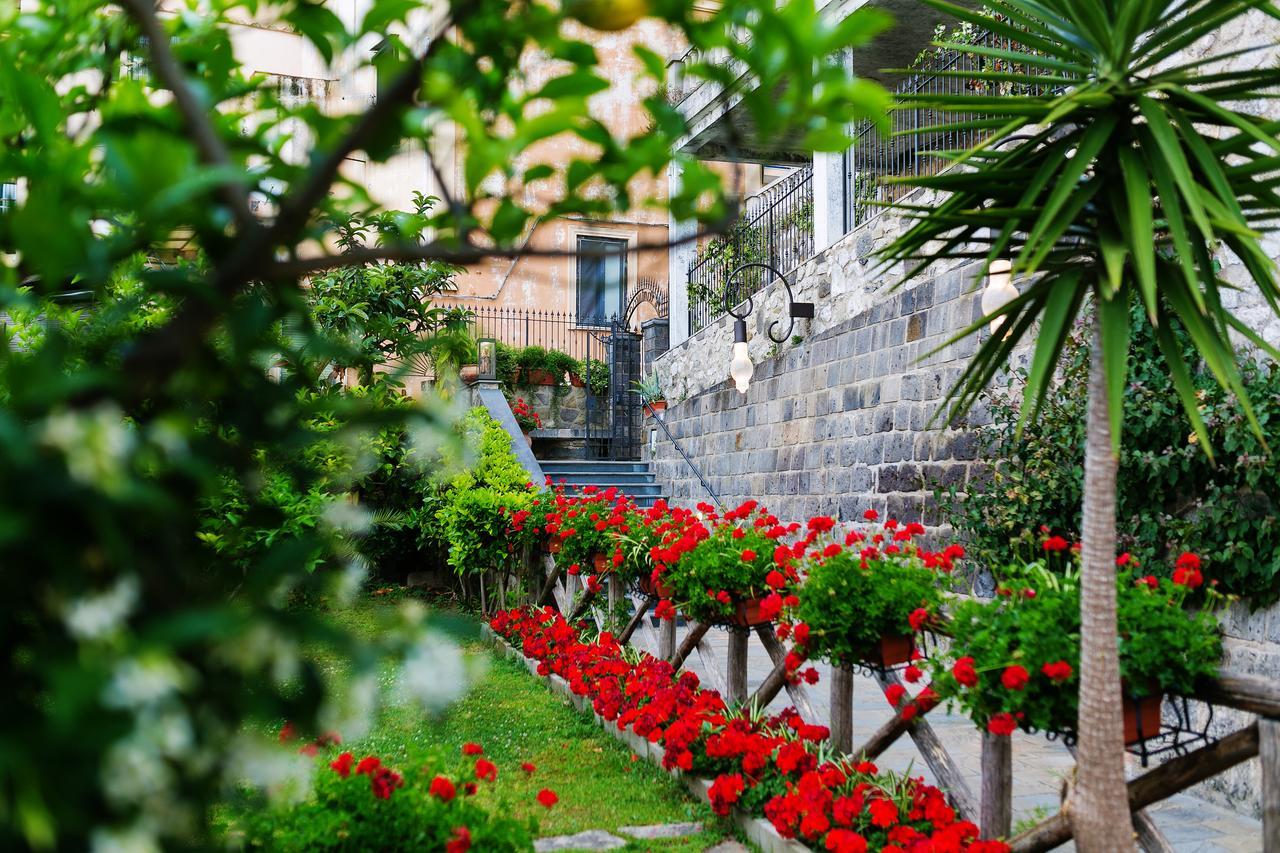 مبيت وإفطار ماسّا لوبْرينسِ Relais Il Pennino المظهر الخارجي الصورة