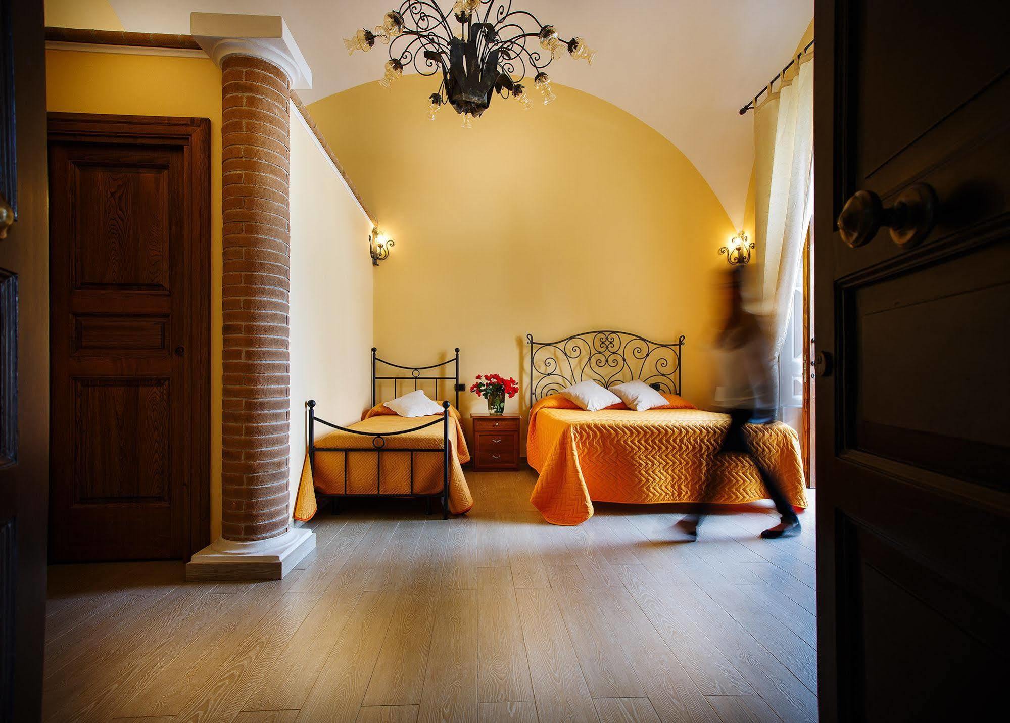 مبيت وإفطار ماسّا لوبْرينسِ Relais Il Pennino المظهر الخارجي الصورة