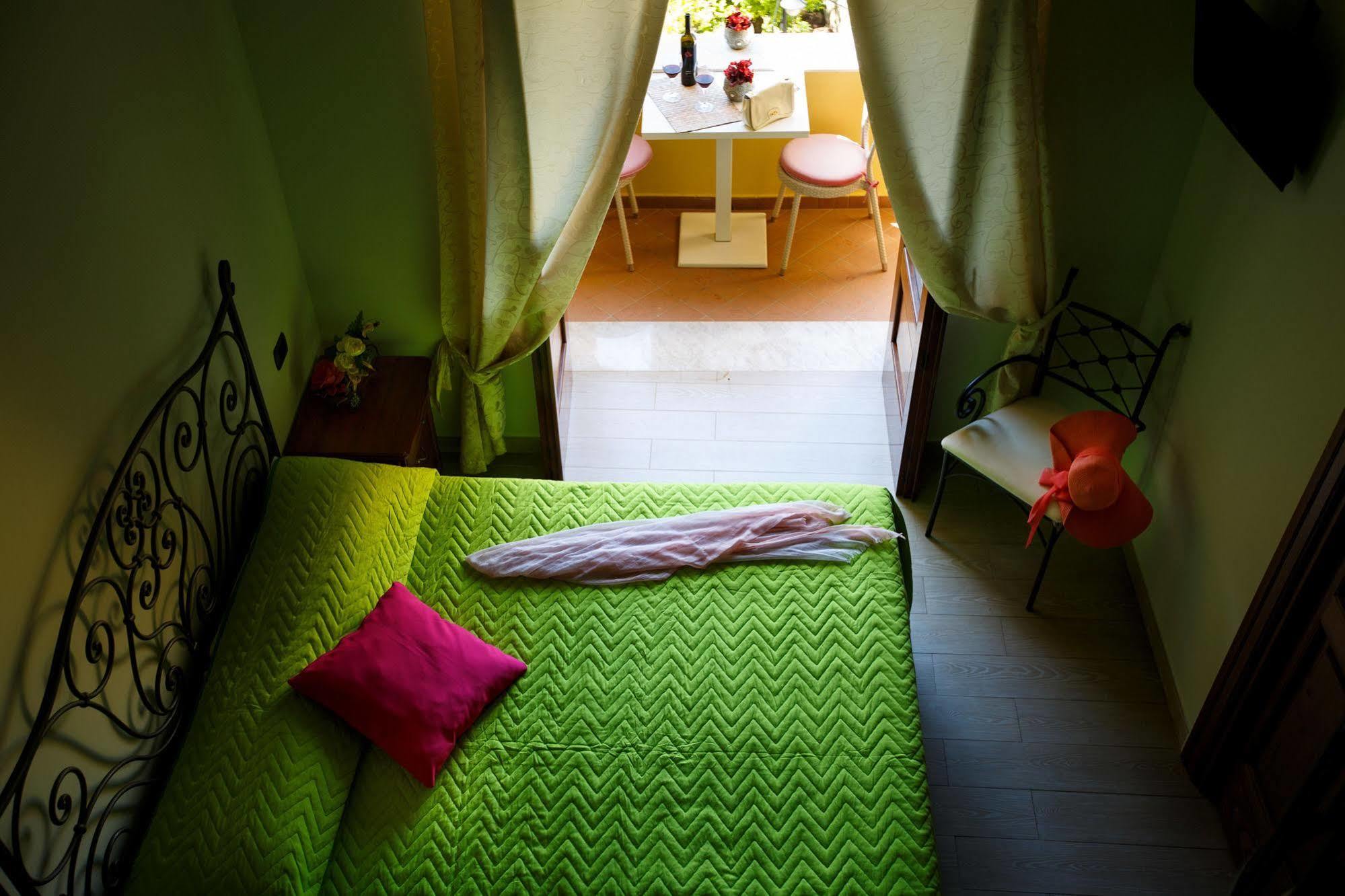 مبيت وإفطار ماسّا لوبْرينسِ Relais Il Pennino المظهر الخارجي الصورة